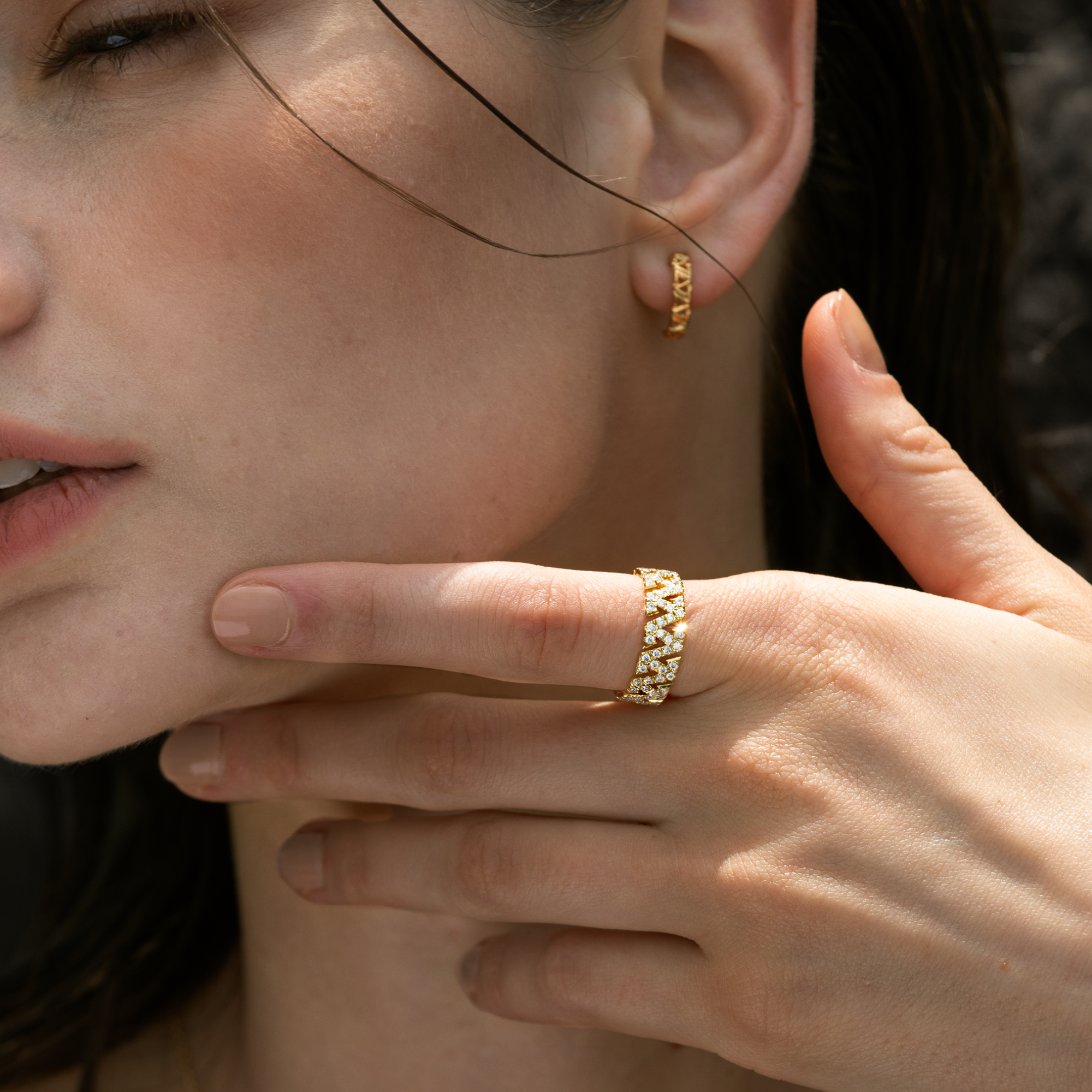 AZ Signature P Ring ( 9K Gold )