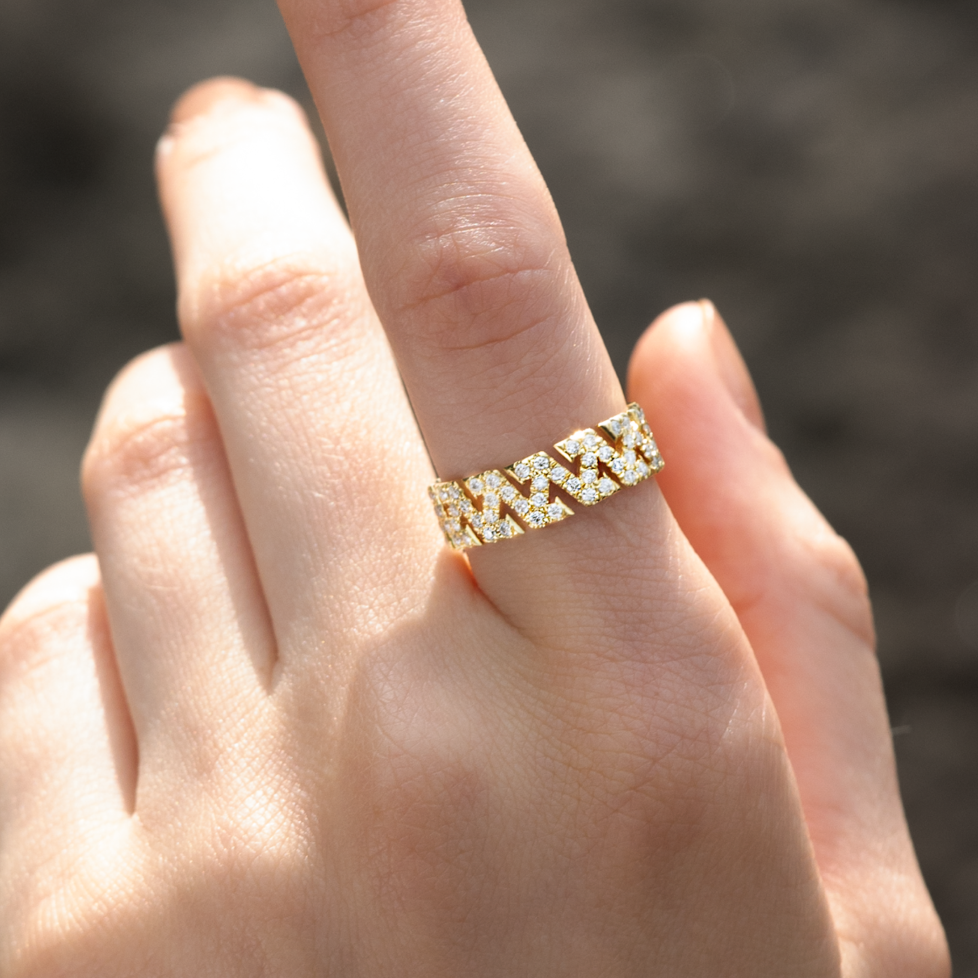 AZ Signature P Ring ( 9K Gold )