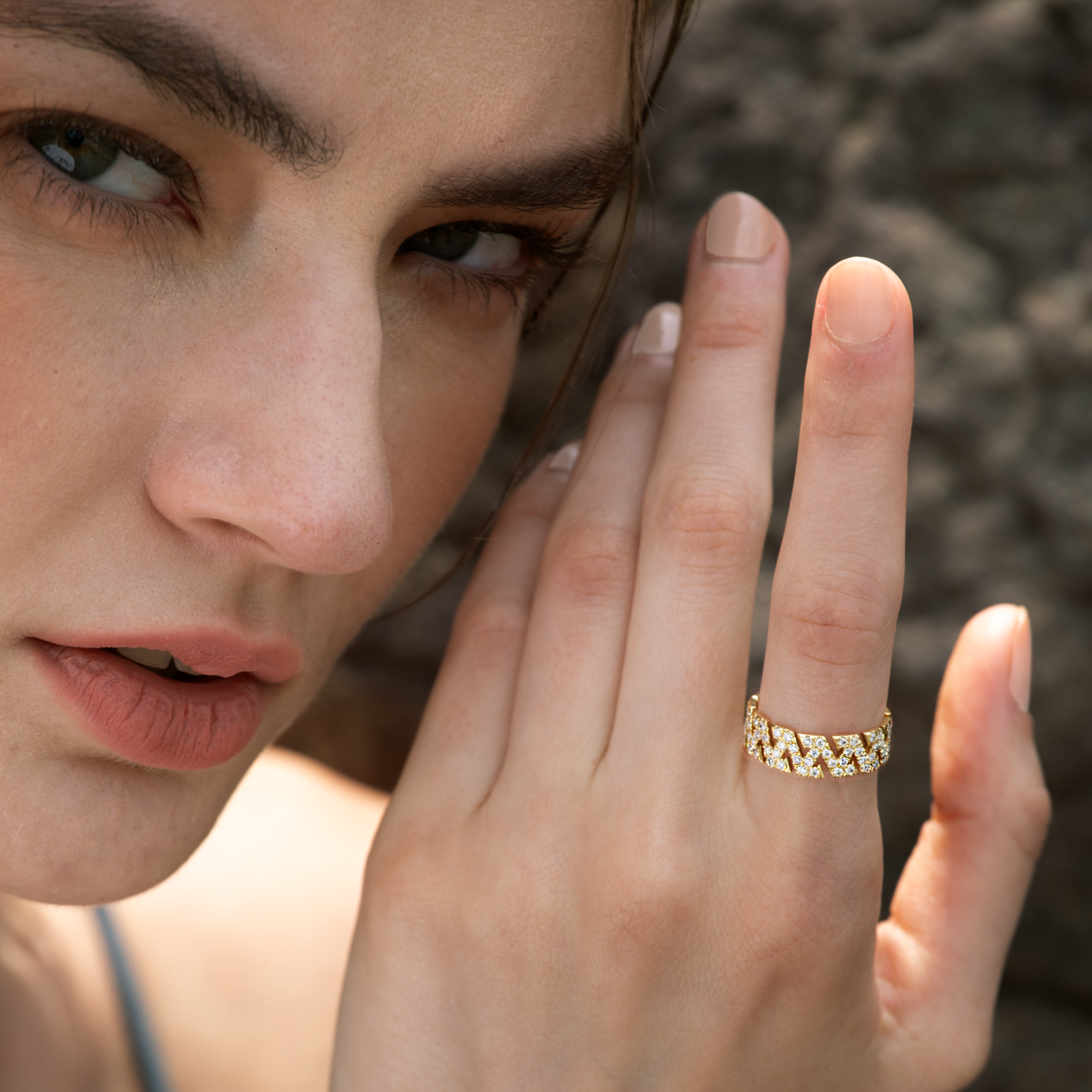 AZ Signature P Ring ( 9K Gold )